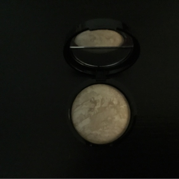 Laura Geller baked balance-brighten color correcting foundation, NEW - Picture 2 of 2